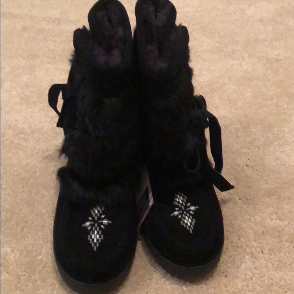 Manitobah boots